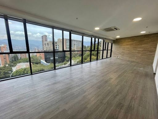 Oficina en arriendo Antioquia Medellín La Linde 56 m2 Habitaciones 0 Baños 1 Garajes 2 Precio $5000000