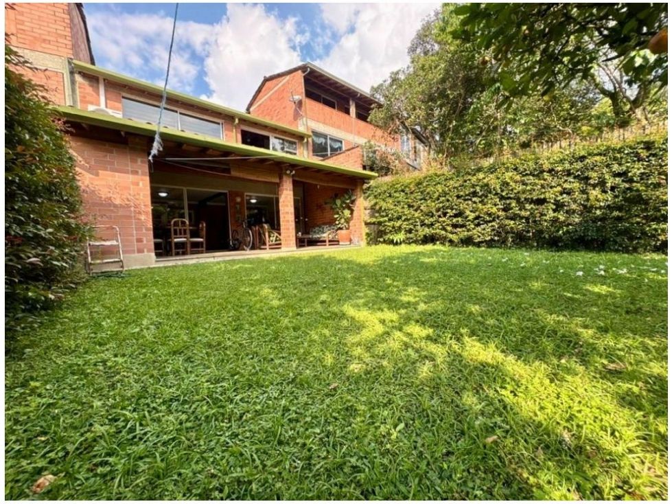 Casa en venta Antioquia Envigado Siena 230 m2 Habitaciones 3 Baños 4 Garajes 2 Precio $1600000000