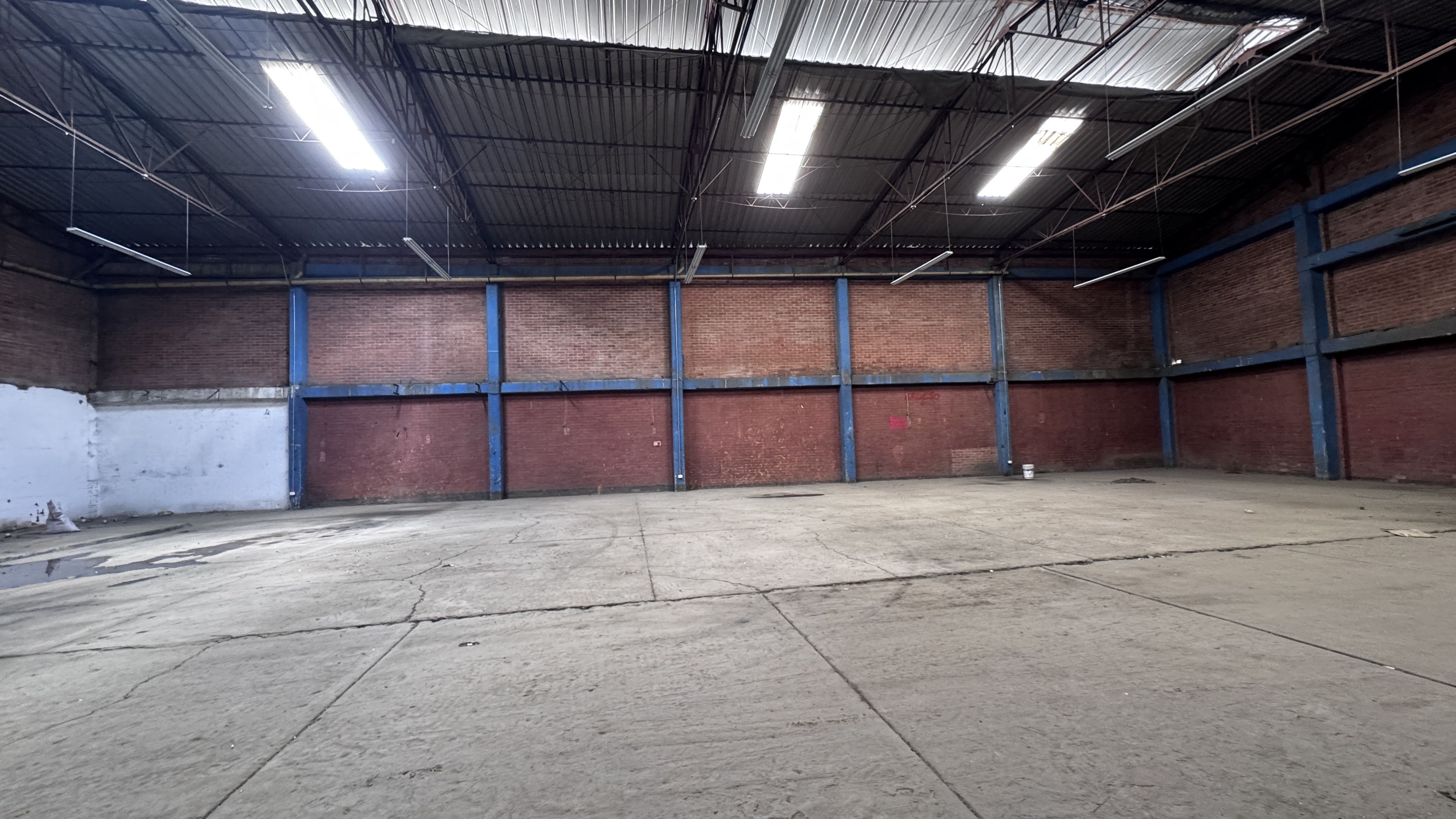 Bodega en arriendo Valle Del Cauca Cali Ub La Flora 2300 m2 Habitaciones 0 Baños 2 Garajes 6 Precio $25000000