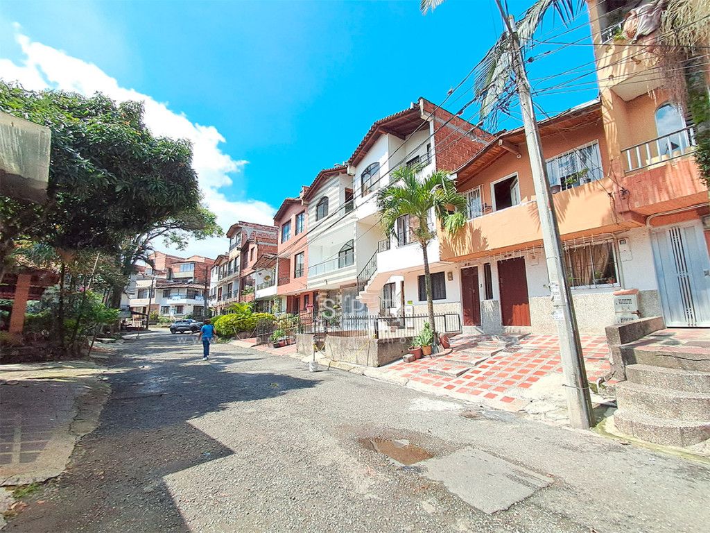 Casa en arriendo Antioquia Itagüí Ferrara 180 m2 Habitaciones 3 Baños 2 Garajes 1 Precio $3200000