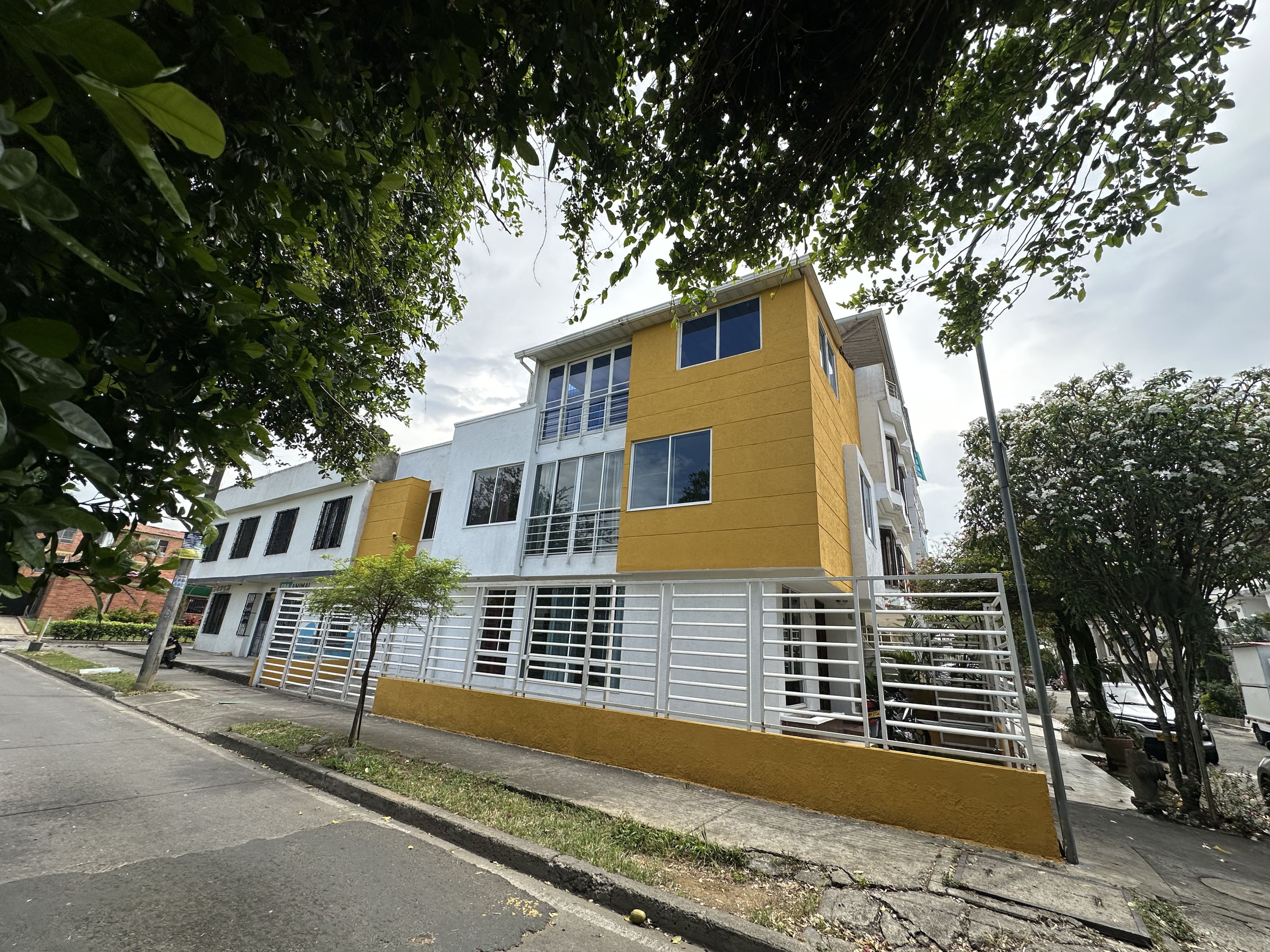 Casa en venta Valle Del Cauca Cali Ciudad Real 290 m2 Habitaciones 5 Baños 3 Garajes 3 Precio $720000000