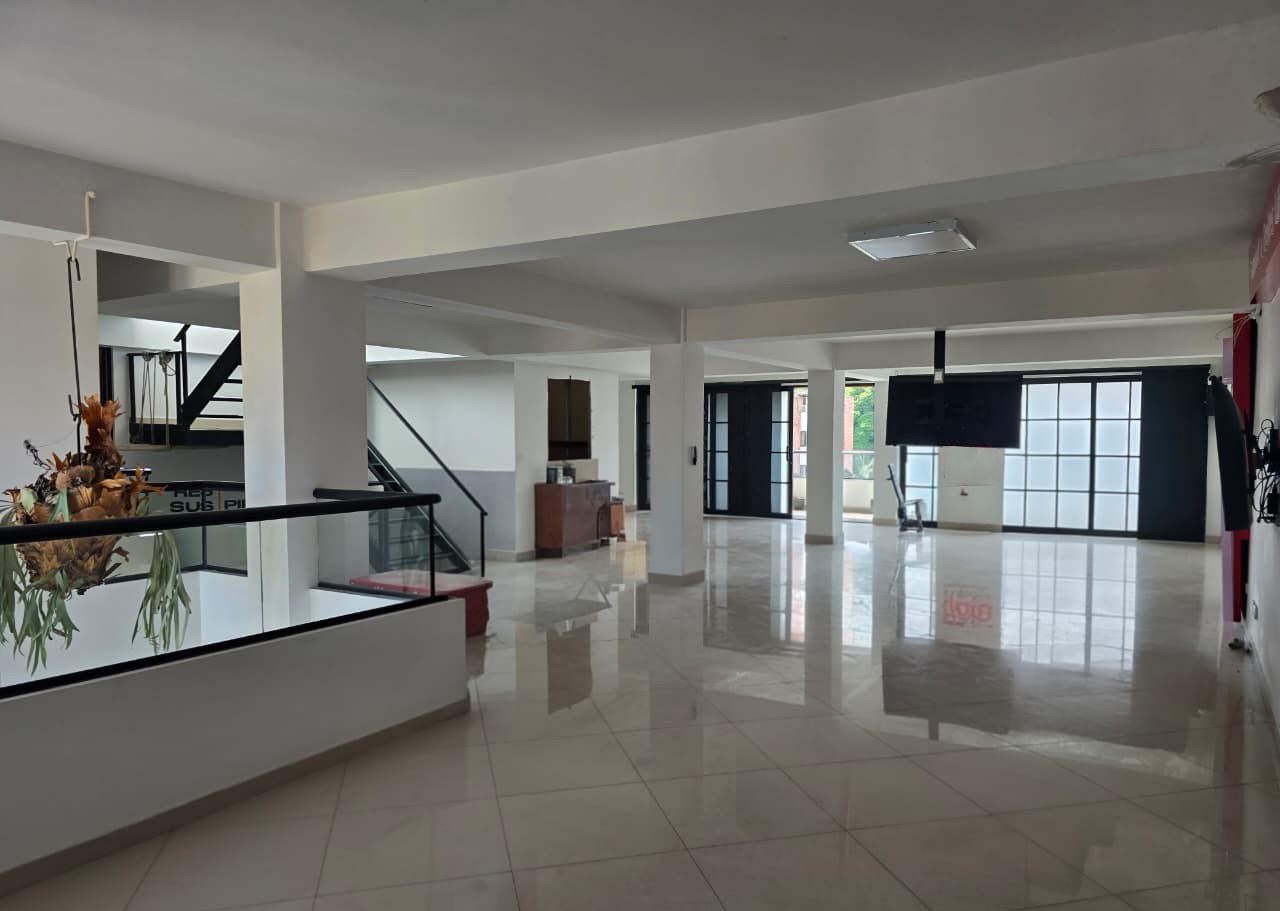 Oficina en arriendo Antioquia Medellín Rosales 175 m2 Habitaciones 0 Baños 2 Garajes 0 Precio $8500000