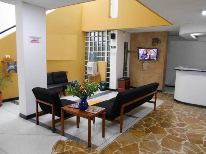 Casa en venta Cundinamarca Bogotá Lago Gaitan 420 m2 Habitaciones 13 Baños 7 Garajes 1 Precio $2790000000