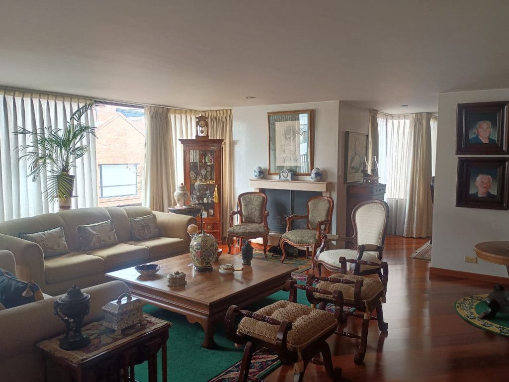 Apartamento en venta Cundinamarca Bogotá La Carolina 204 m2 Habitaciones 3 Baños 4 Garajes 3 Precio $1300000000