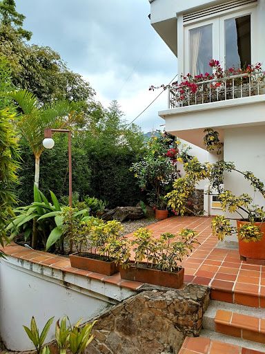 Casa en arriendo Valle Del Cauca Cali Bellavista 400 m2 Habitaciones 4 Baños 4 Garajes 3 Precio $10000000