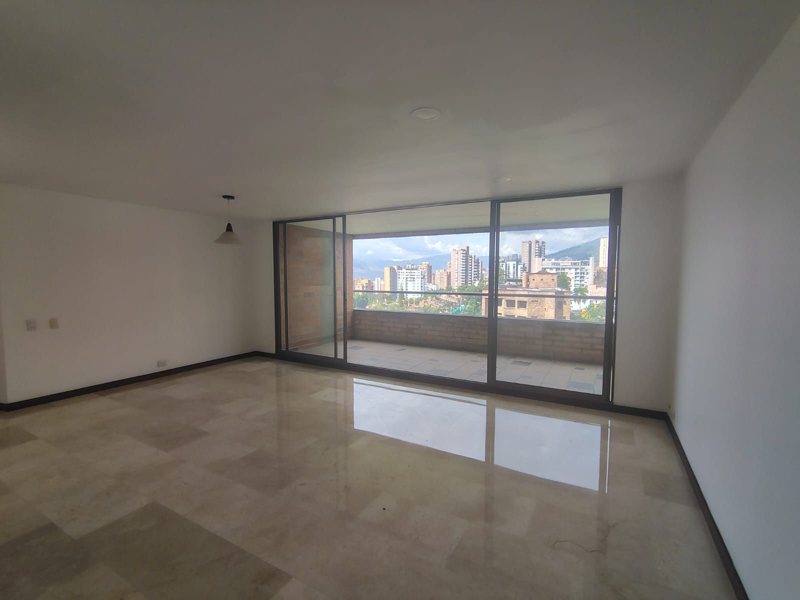 Apartamento en arriendo Antioquia Medellín Progreso 144 m2 Habitaciones 3 Baños 2 Garajes 2 Precio $6100000