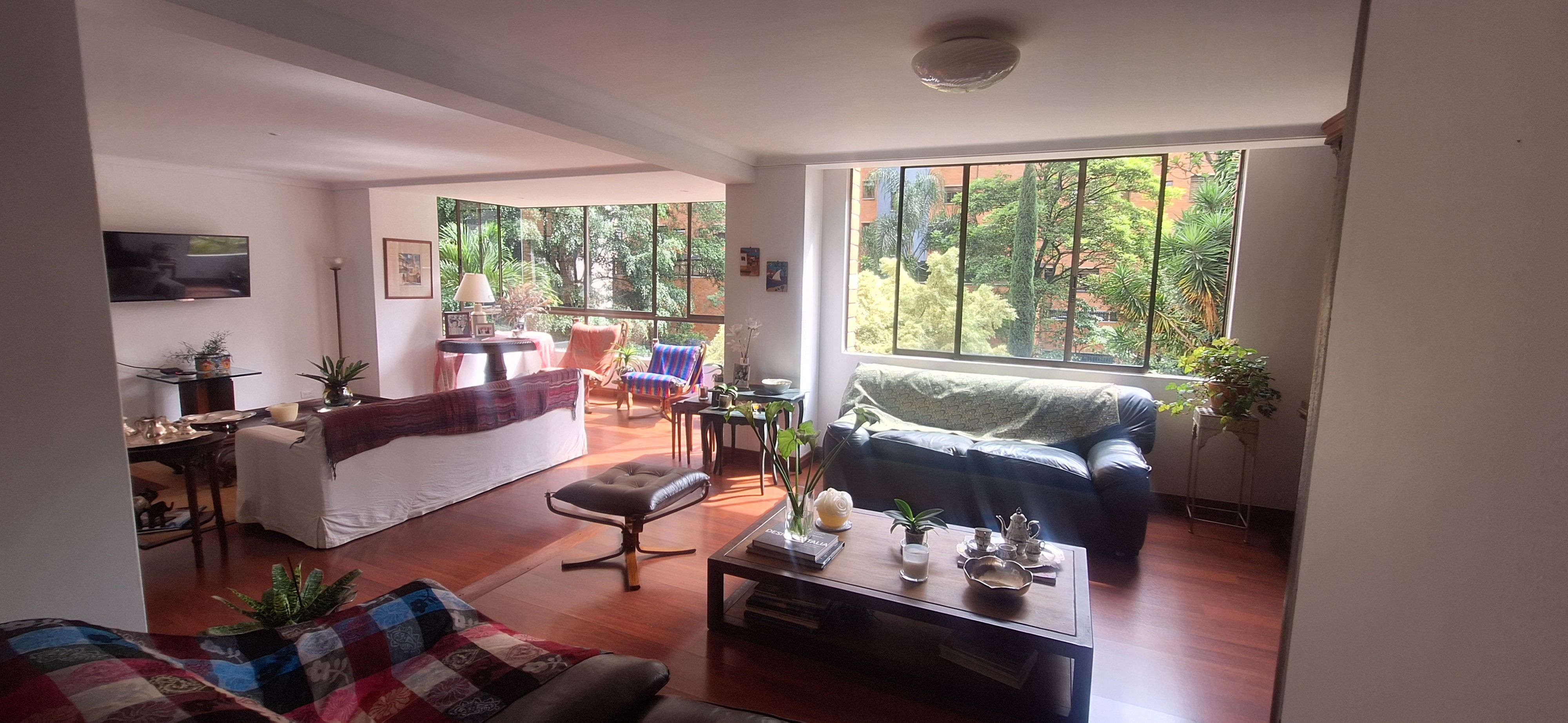 Apartamento en venta Antioquia Medellín Alejandria 220 m2 Habitaciones 3 Baños 5 Garajes 2 Precio $1300000000