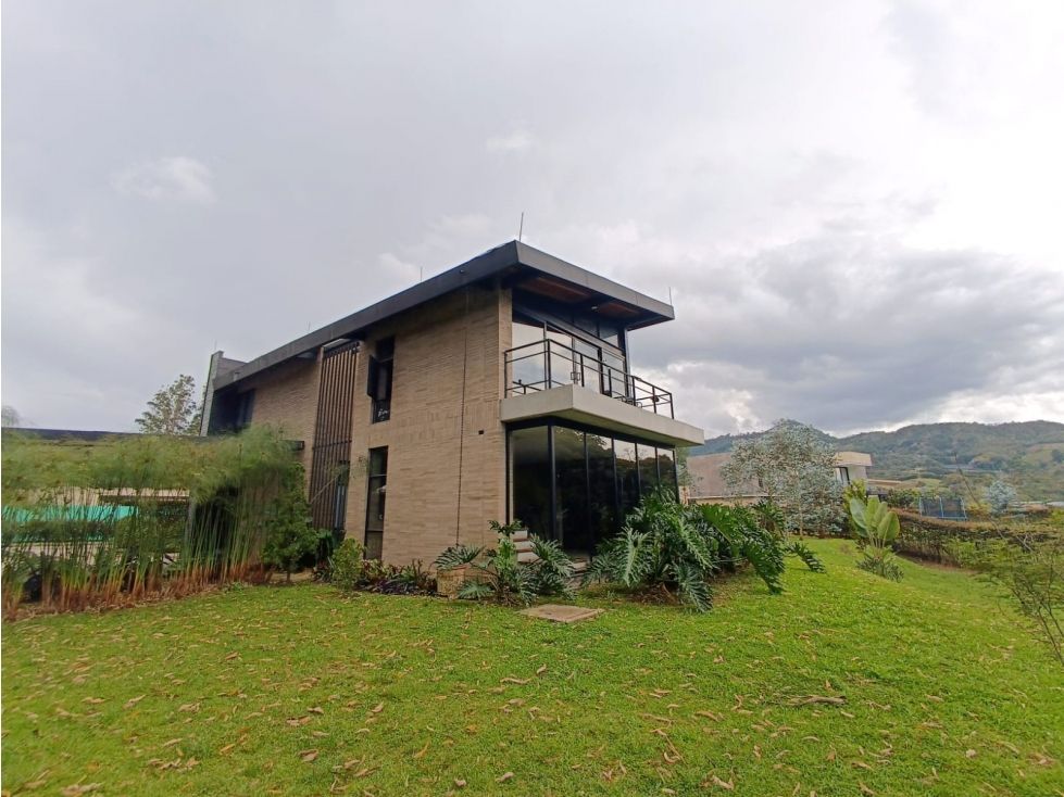 Casa en arriendo Antioquia La Ceja La Ceja 300 m2 Habitaciones 5 Baños 6 Garajes 6 Precio $20000000