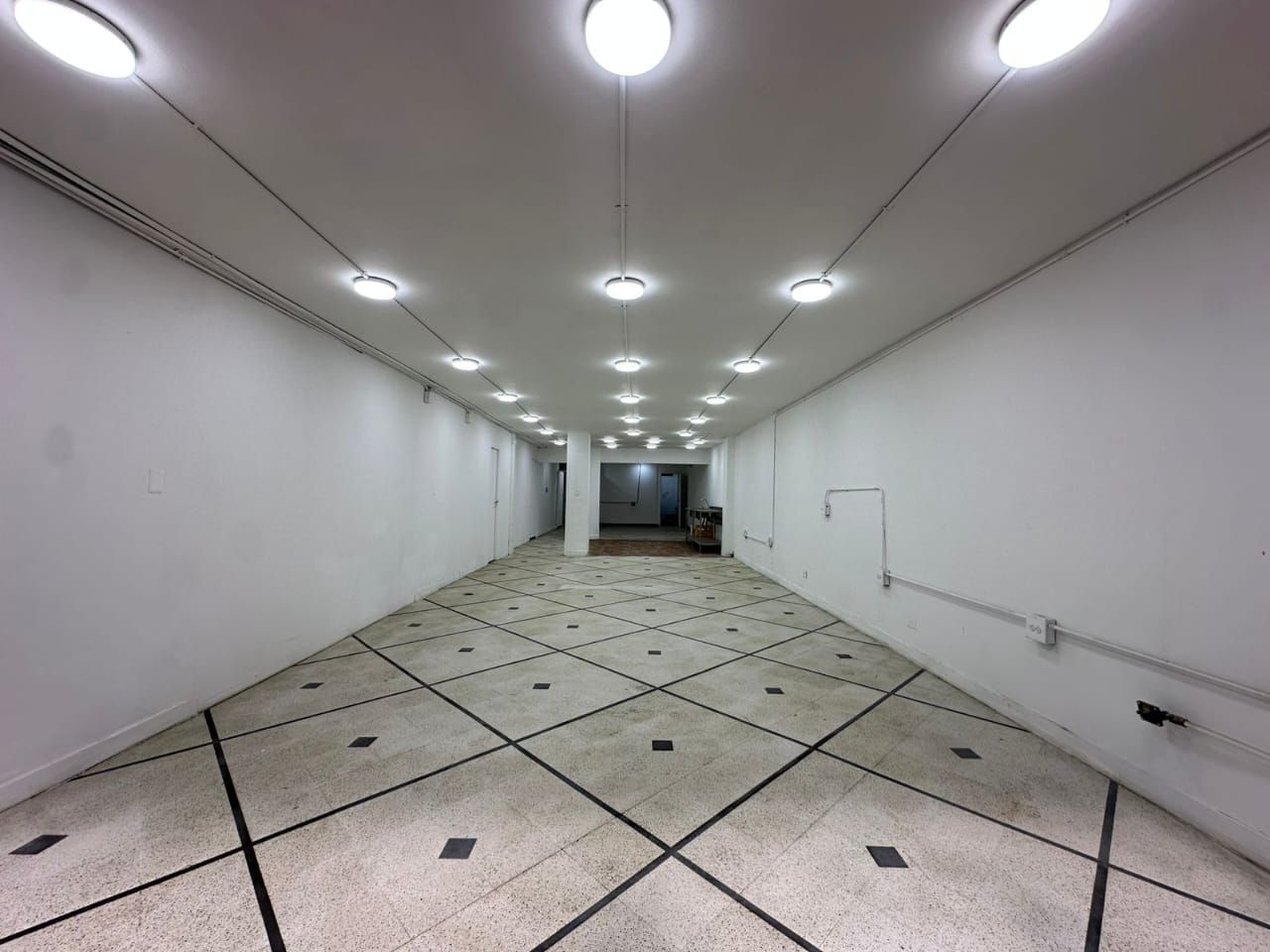 Local Comercial en arriendo Antioquia Medellín La Floresta 230 m2 Habitaciones 5 Baños 2 Garajes 0 Precio $15000000