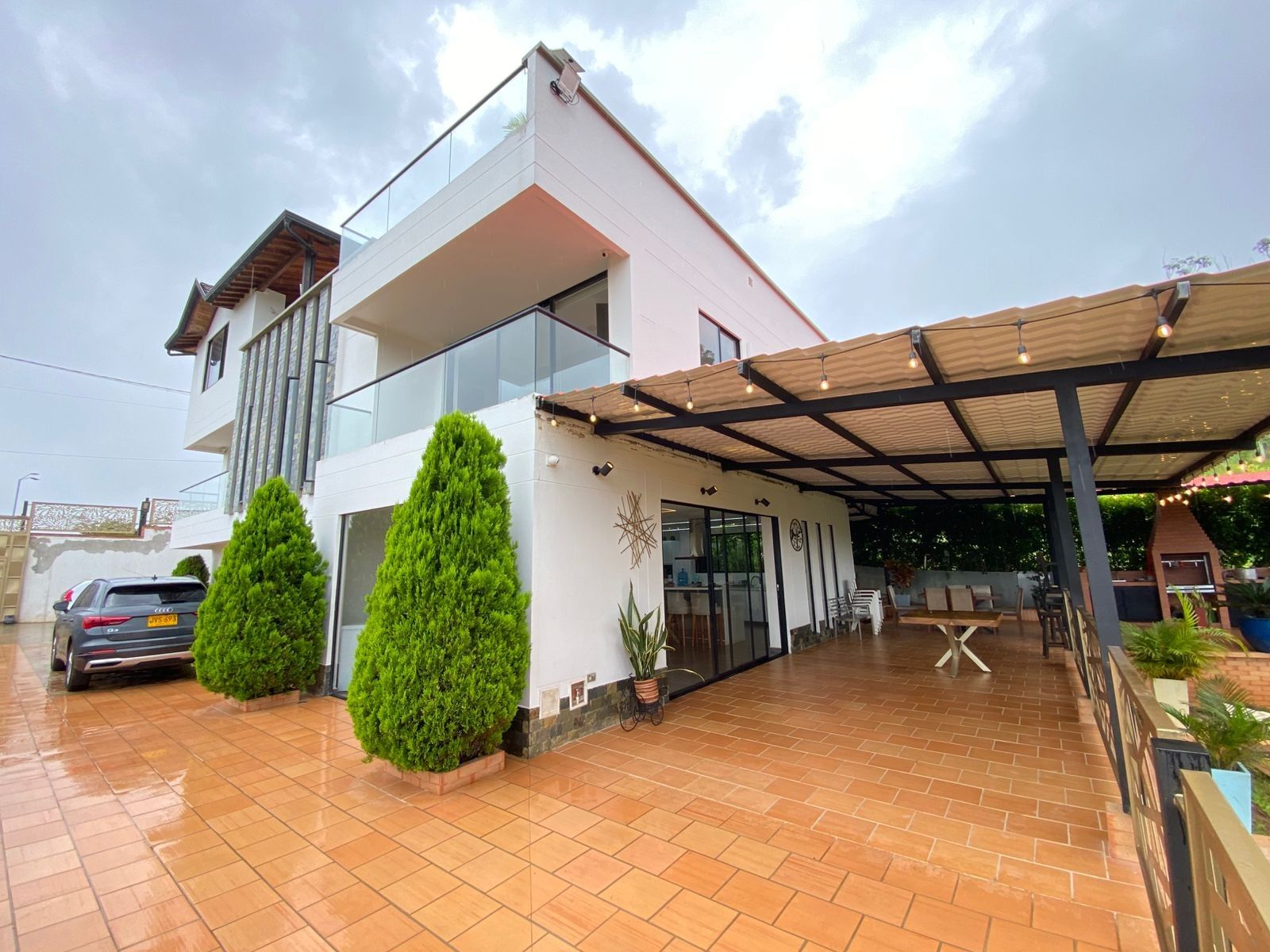 Casa en venta Santander Floridablanca Floridablanca 460 m2 Habitaciones 5 Baños 6 Garajes 5 Precio $1600000000