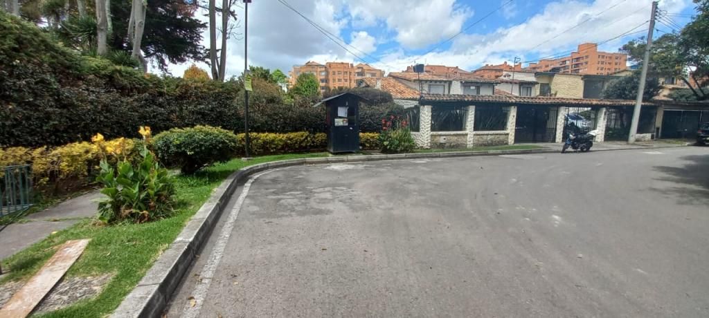 Casa en arriendo Cundinamarca Bogotá Prado Veraniego Norte 250 m2 Habitaciones 3 Baños 3 Garajes 2 Precio $4250000