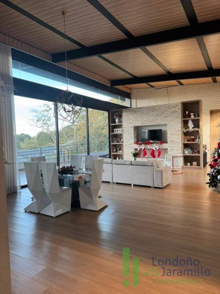 Finca en arriendo Antioquia El Carmen De Viboral El Centro 5500 m2 Habitaciones 3 Baños 5 Garajes 6 Precio $13500000