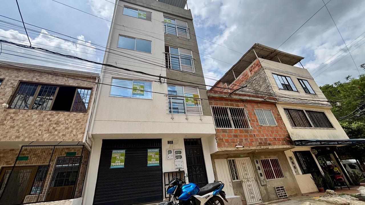 Local Comercial en arriendo Santander Girón Ub Villa Sandra I 37 m2 Habitaciones 0 Baños 1 Garajes 0 Precio $1000000