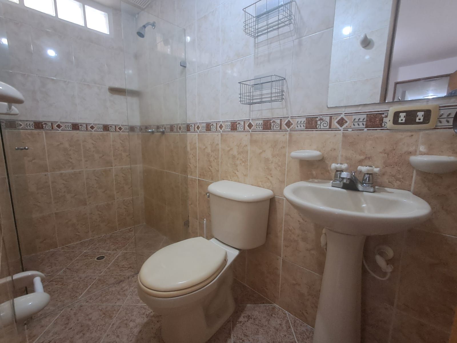 Apartamento en arriendo Antioquia Medellín El Velodromo 90 m2 Habitaciones 3 Baños 2 Garajes 0 Precio $2700000