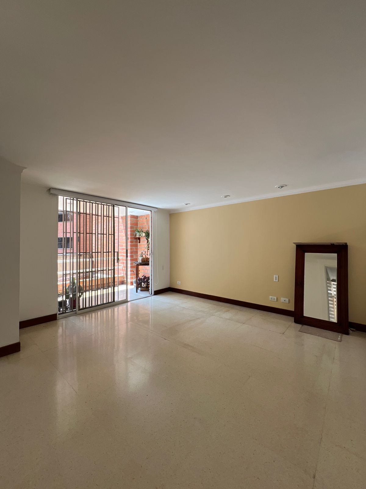 Apartamento en arriendo Antioquia Medellín Laureles 150 m2 Habitaciones 4 Baños 4 Garajes 2 Precio $4700000