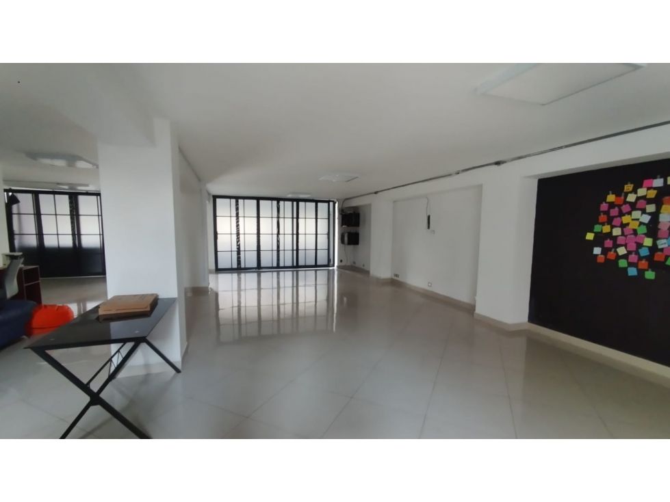 Local en arriendo Antioquia Medellín Rosales 185 m2 Habitaciones 0 Baños 2 Garajes 2 Precio $8000000
