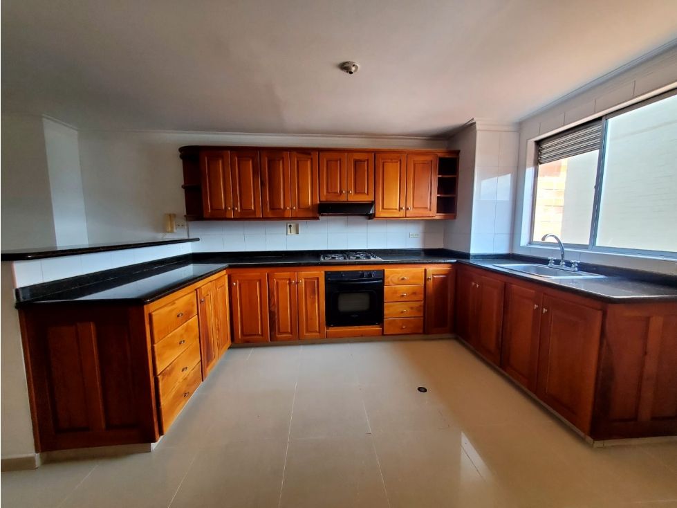 Apartamento en arriendo Antioquia Medellín Miravalle 110 m2 Habitaciones 3 Baños 2 Garajes 2 Precio $3900000
