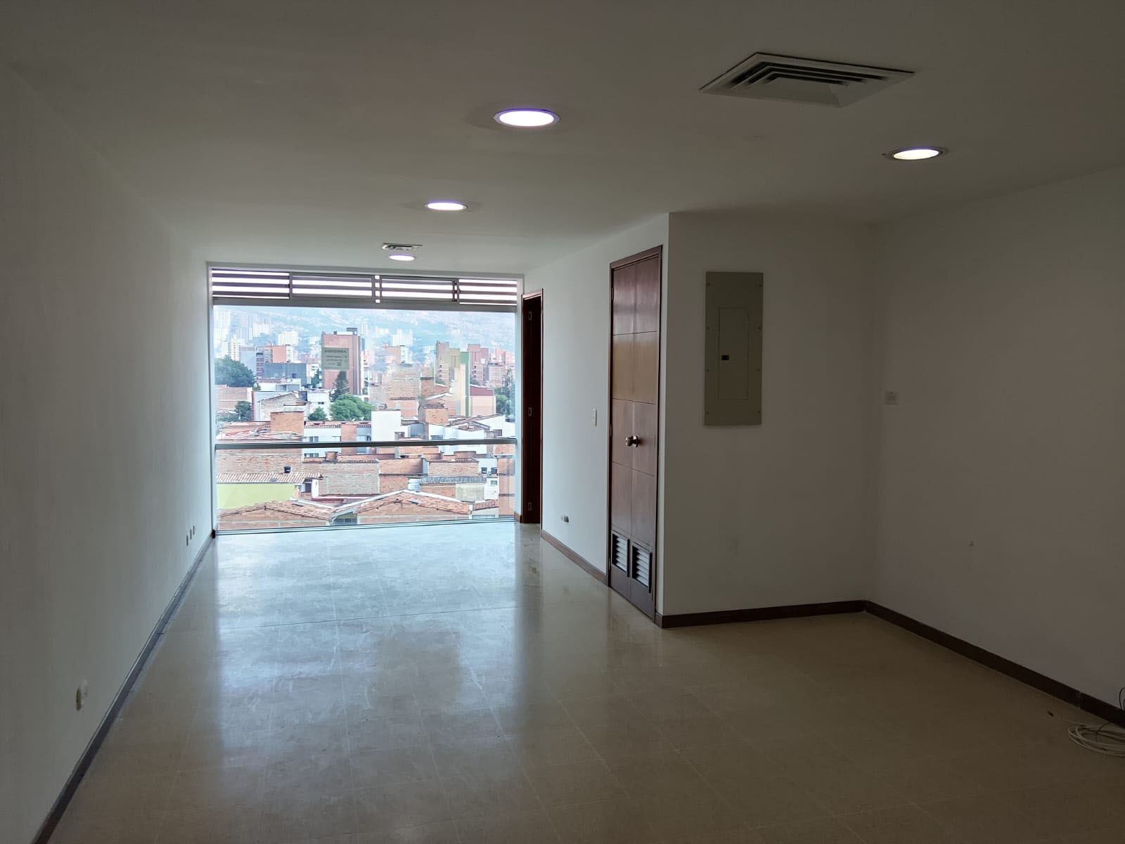 Consultorio en arriendo Antioquia Medellín Las Acacias 32 m2 Habitaciones 0 Baños 1 Garajes 1 Precio $3100000