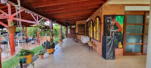 Casa en arriendo Valle Del Cauca Cali Nn 500 m2 Habitaciones 3 Baños 4 Garajes 4 Precio $10000000