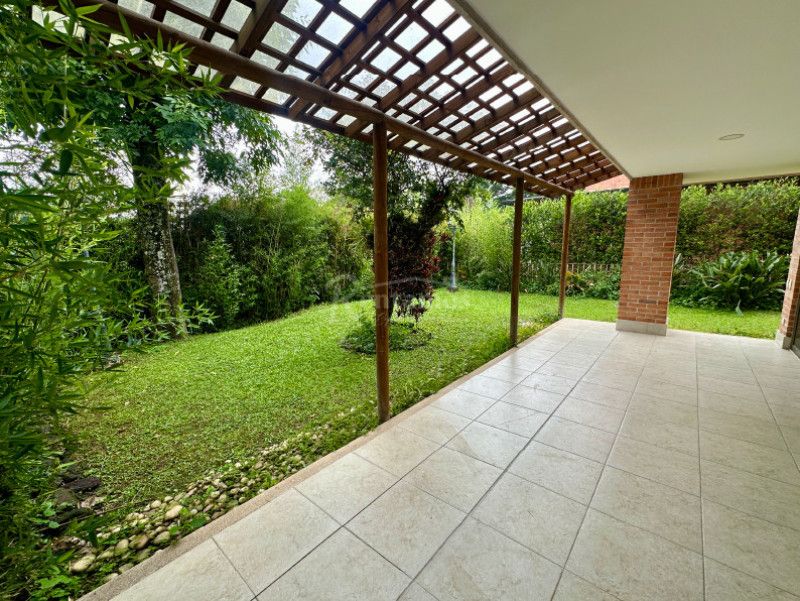 Casa en venta Antioquia Envigado La Hacienda 262 m2 Habitaciones 3 Baños 5 Garajes 2 Precio $2500000000