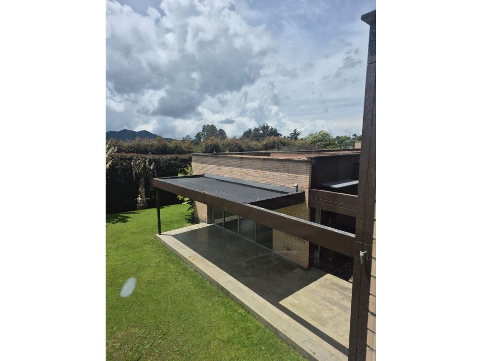 Casa en arriendo Antioquia Medellín Medellín 370 m2 Habitaciones 4 Baños 5 Garajes 3 Precio $20000000