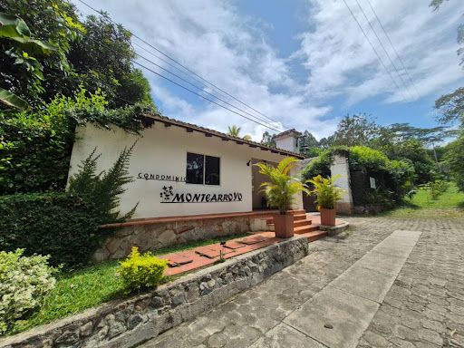 Casa en arriendo Santander Piedecuesta Br Paseo Cataluña 450 m2 Habitaciones 6 Baños 6 Garajes 1 Precio $7000000