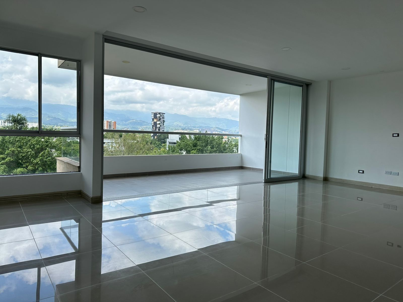 Apartamento en venta Valle Del Cauca Cali Parcelaciones Pance 158 m2 Habitaciones 3 Baños 4 Garajes 2 Precio $980000000