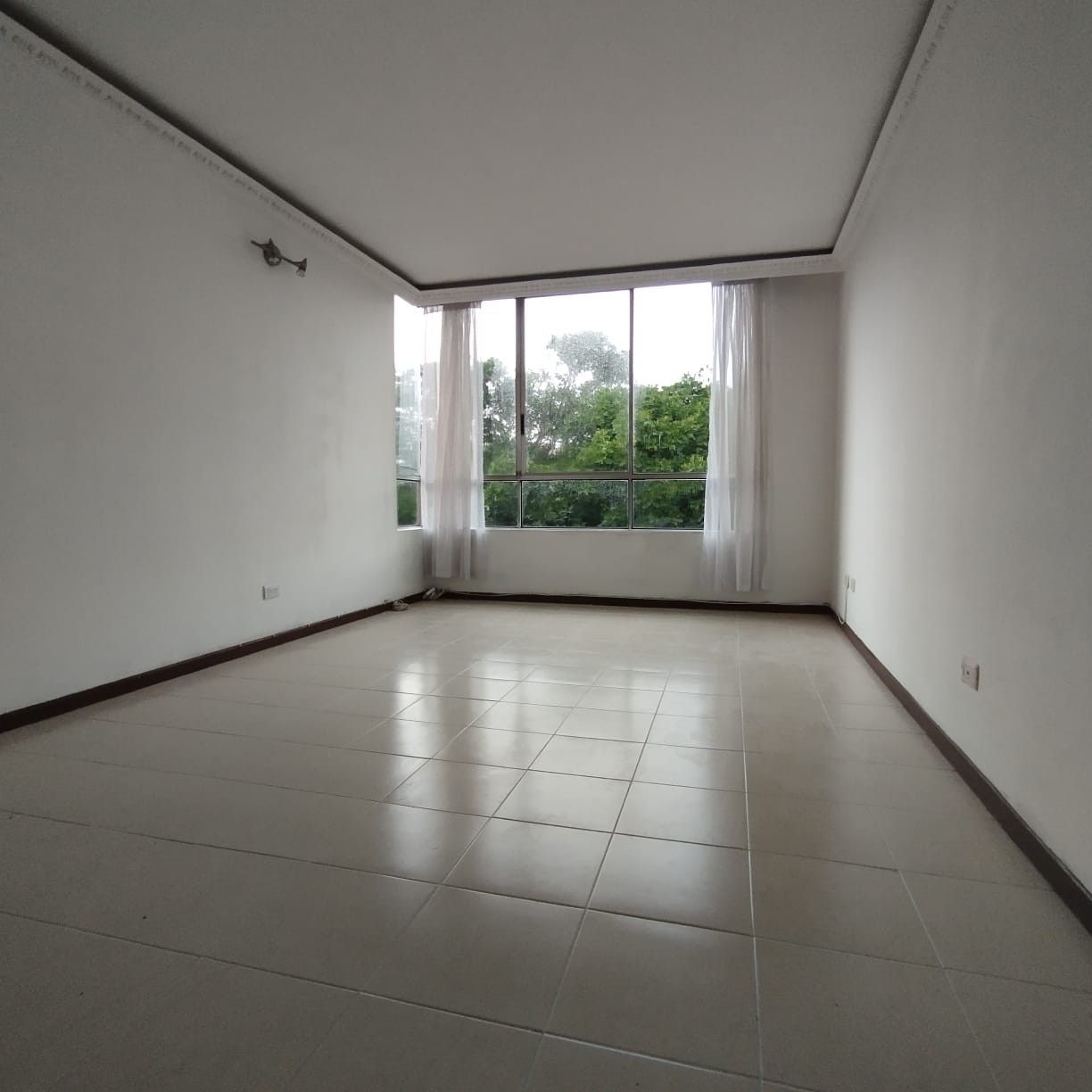 Apartamento en arriendo Valle Del Cauca Cali Bosques Del Limonar 78 m2 Habitaciones 3 Baños 2 Garajes 1 Precio $1500000