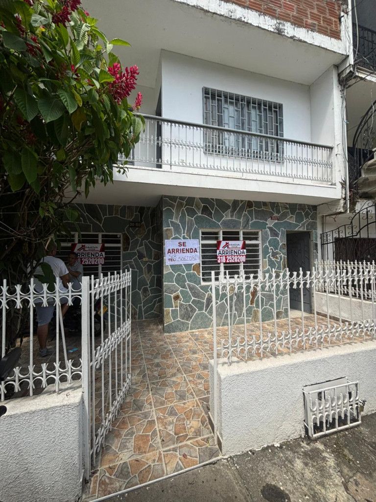 Casa en arriendo Valle Del Cauca Cali Prados De Oriente 140 m2 Habitaciones 5 Baños 2 Garajes 0 Precio $1600000