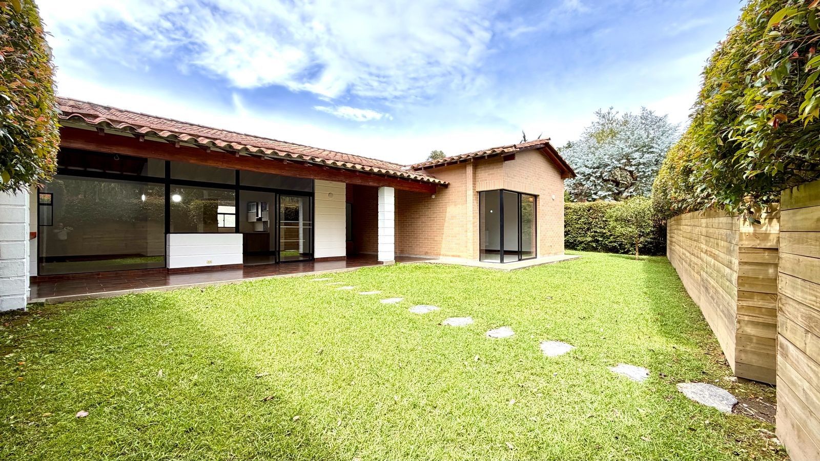 Casa en venta Antioquia El Retiro El Retiro 170 m2 Habitaciones 3 Baños 4 Garajes 0 Precio $1550000000