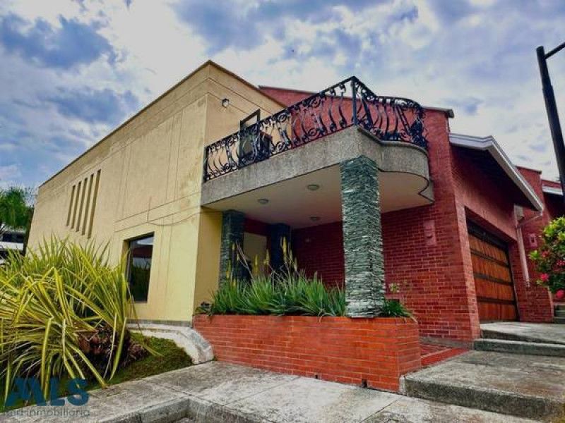 Inmuebles en Remate Casa en venta Antioquia Medellín Asomadera No2 267 m2 Habitaciones 4 Baños 4 Garajes 2 Precio $1800000000
