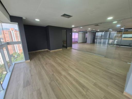 Oficina en arriendo Antioquia Medellín El Diamante No2 246 m2 Habitaciones 0 Baños 2 Garajes 4 Precio $21933160