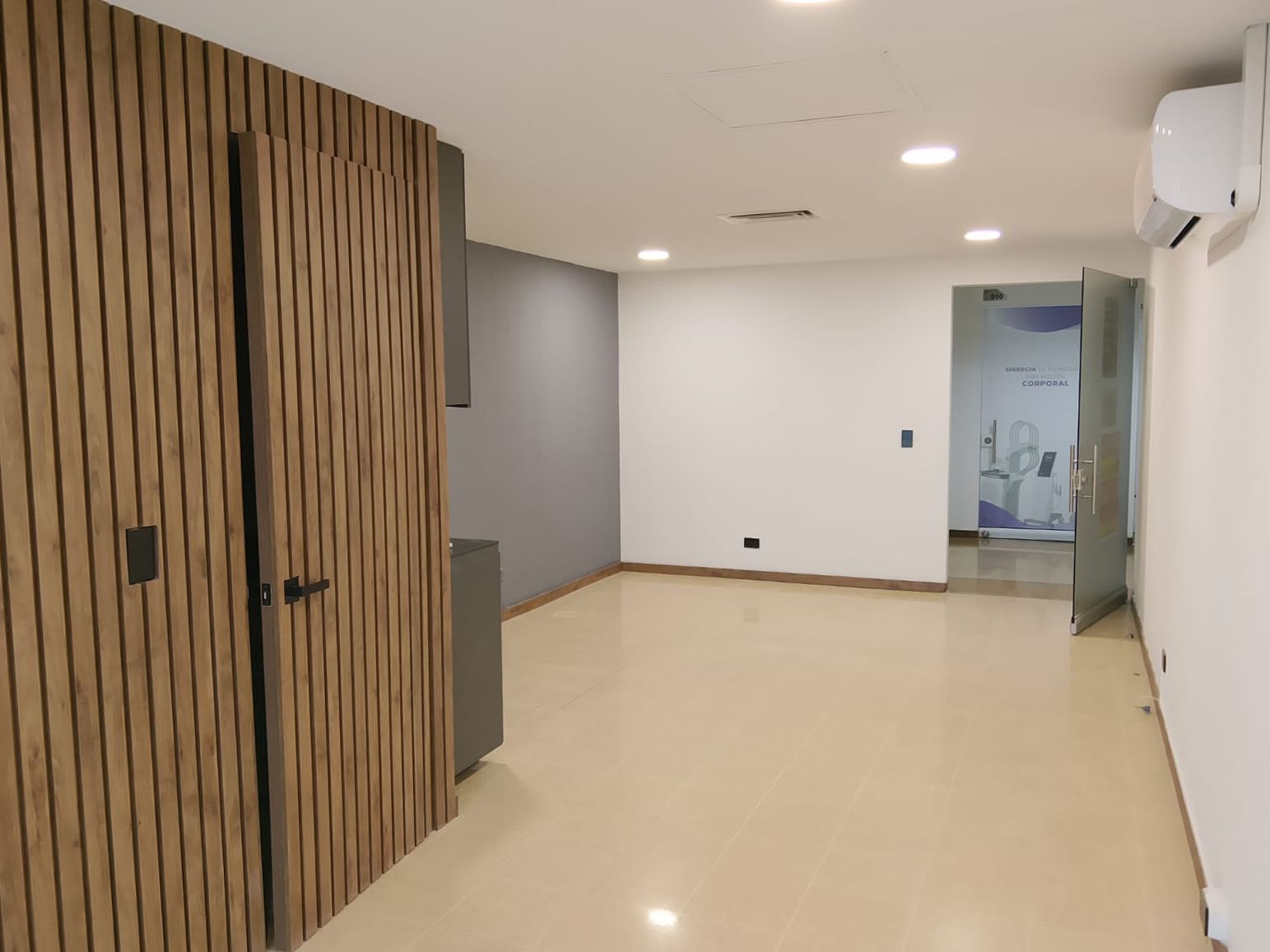 Oficina en arriendo Antioquia Medellín Las Acacias 33 m2 Habitaciones 0 Baños 1 Garajes 1 Precio $3100000