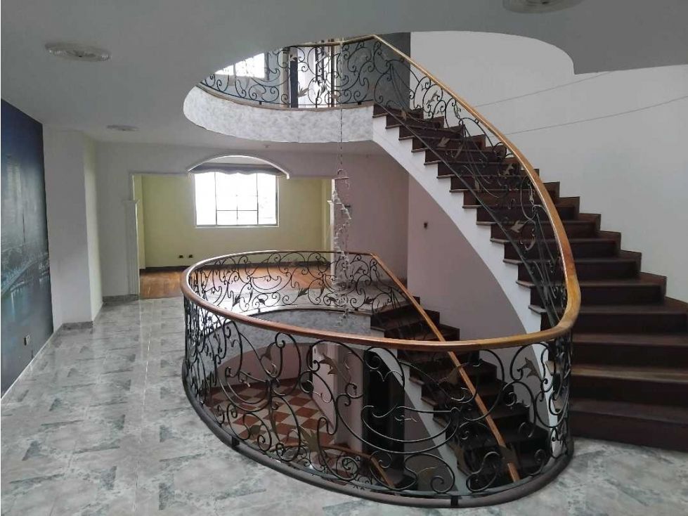 Casa en arriendo Caldas Manizales Versalles 460 m2 Habitaciones 2 Baños 5 Garajes 3 Precio $3500000