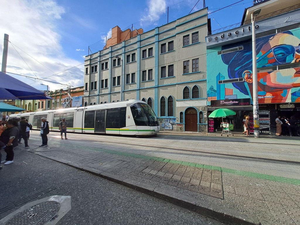 Edificio en arriendo Antioquia Medellín La Candelaria 3448 m2 Habitaciones 26 Baños 9 Garajes 0 Precio $60000000