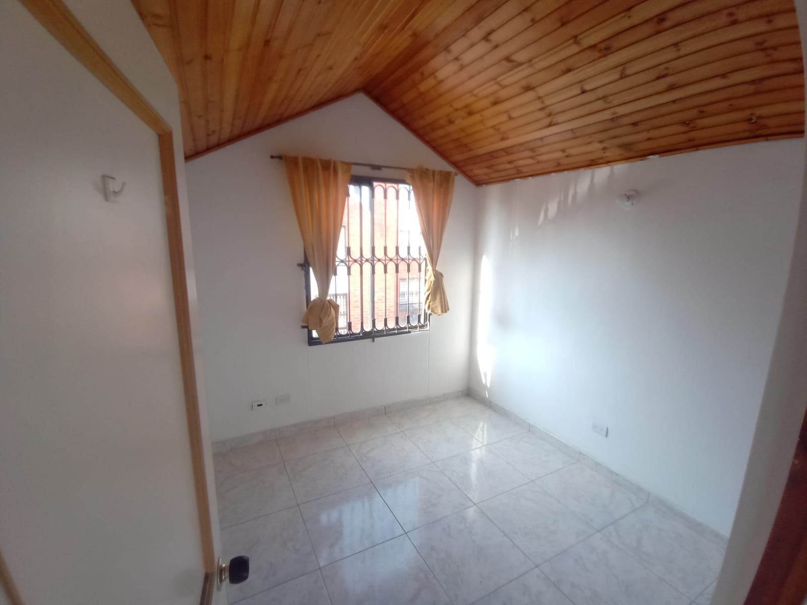 Casa en arriendo Cundinamarca Bogotá Ub El Cortijo 73 m2 Habitaciones 3 Baños 2 Garajes 1 Precio $2500000