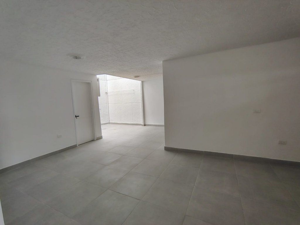 Oficina en arriendo Antioquia Medellín Las Acacias 320 m2 Habitaciones 0 Baños 4 Garajes 0 Precio $7950000