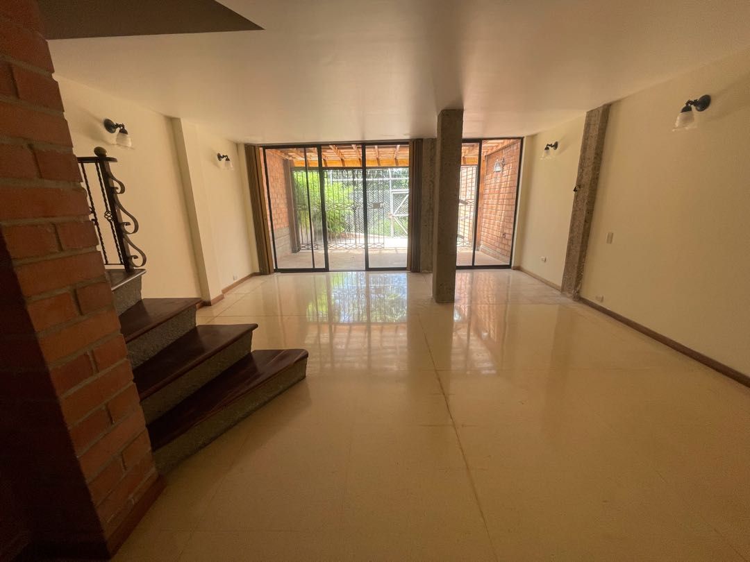 Casa en venta Antioquia Envigado La Mesa 265 m2 Habitaciones 4 Baños 4 Garajes 2 Precio $1250000000