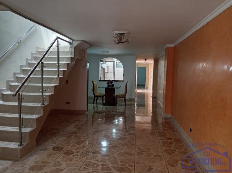 Casa en arriendo o venta Antioquia Itagüí Los Naranjos 196 m2 Habitaciones 5 Baños 3 Garajes 0 Precio venta $630000000 Precio arriendo $3600000