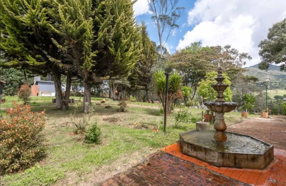 Finca en arriendo o venta Cundinamarca La Calera La Pradera De Potosí 380 m2 Habitaciones 4 Baños 4 Garajes 6 Precio venta $1800000000 Precio arriendo $5500000