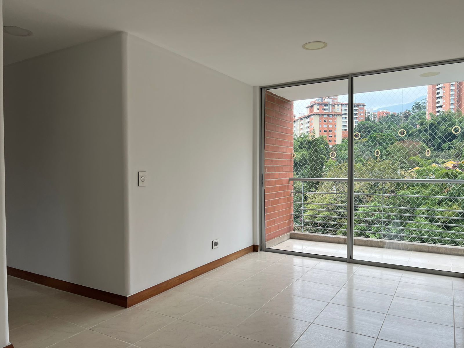 Apartamento en arriendo Antioquia Envigado La Inmaculada 90 m2 Habitaciones 3 Baños 2 Garajes 2 Precio $4700000