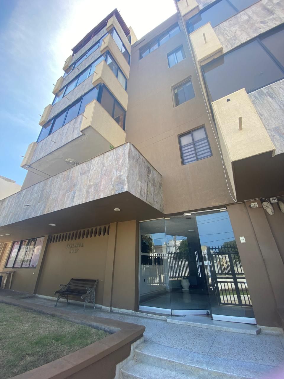 Apartamento en arriendo o venta Atlántico Barranquilla La Cumbre 103 m2 Habitaciones 2 Baños 2 Garajes 1 Precio venta $350000000 Precio arriendo $1810000