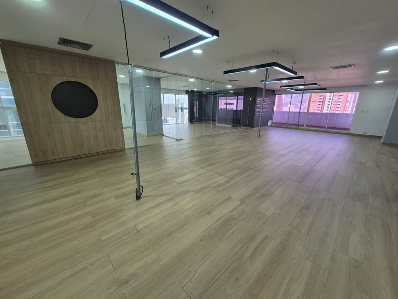 Oficina en arriendo Antioquia Medellín El Diamante No2 246 m2 Habitaciones 0 Baños 2 Garajes 4 Precio $21950000