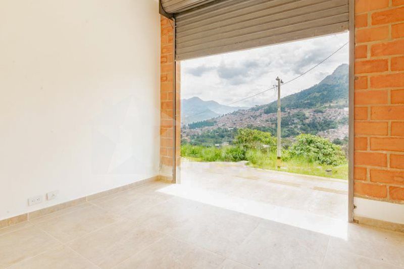 Local en arriendo o venta Antioquia Medellín San Antonio 20 m2 Habitaciones 0 Baños 1 Garajes 0 Precio venta $230000000 Precio arriendo $1600000