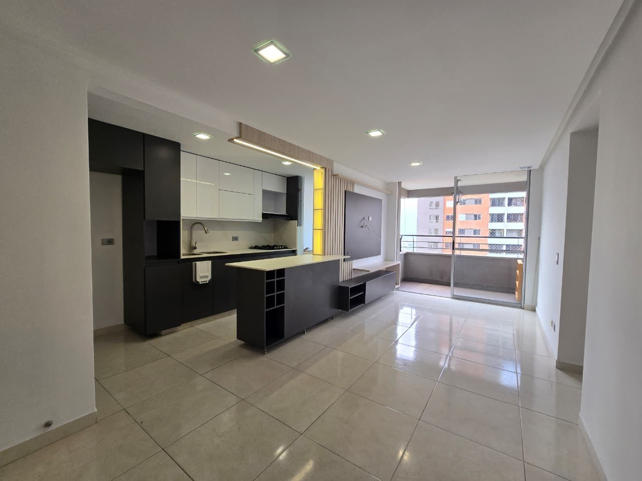 Apartamento en arriendo Antioquia Medellín Moravia 71 m2 Habitaciones 3 Baños 2 Garajes 1 Precio $3200000