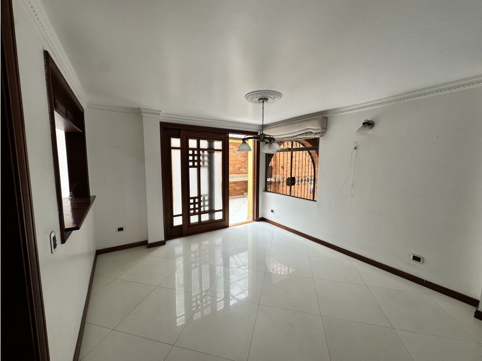 Casa en venta Cundinamarca Chía Asturias 251 m2 Habitaciones 4 Baños 4 Garajes 2 Precio $700000000