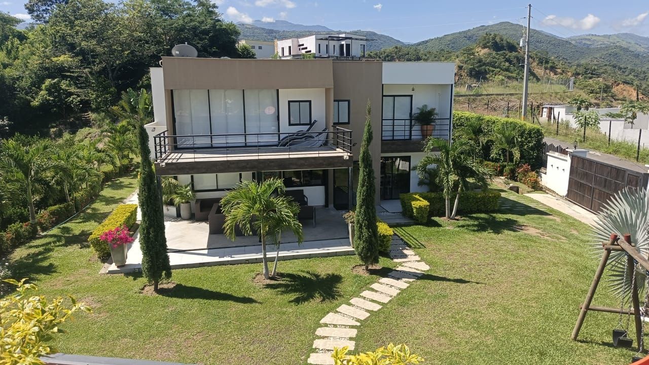 Finca en venta Antioquia Sopetrán Rafael Nuñez 300 m2 Habitaciones 5 Baños 5 Garajes 5 Precio $1350000000