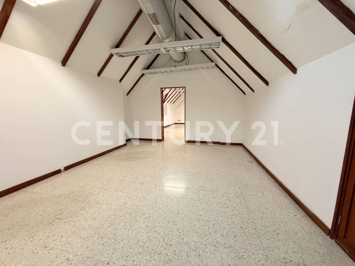 Oficina en arriendo Valle Del Cauca Cali San Vicente 180 m2 Habitaciones 0 Baños 1 Garajes 1 Precio $5000000