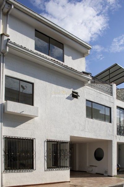 Casa en venta Valle Del Cauca Cali Los Portales - Nuevo Rey 255 m2 Habitaciones 4 Baños 5 Garajes 2 Precio $790000000