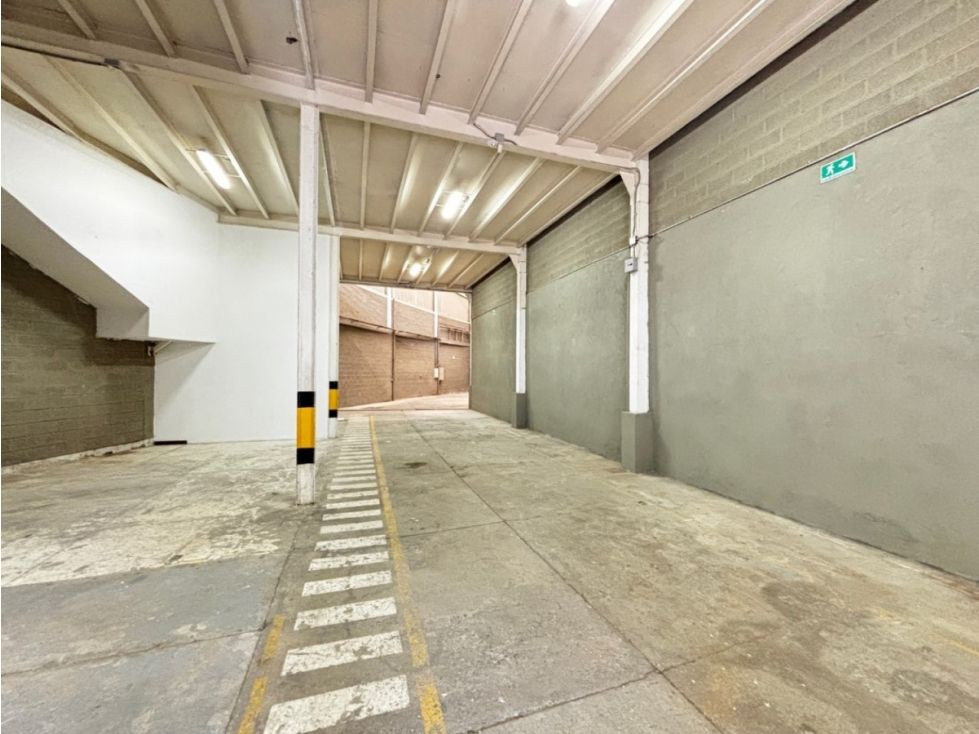 Bodega en arriendo Antioquia Medellín Simesa 800 m2 Habitaciones 0 Baños 2 Garajes 0 Precio $28000000